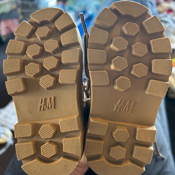 Size 4-5 Toddler Beige Lace Up Boots H&M - Picture 3 of 3